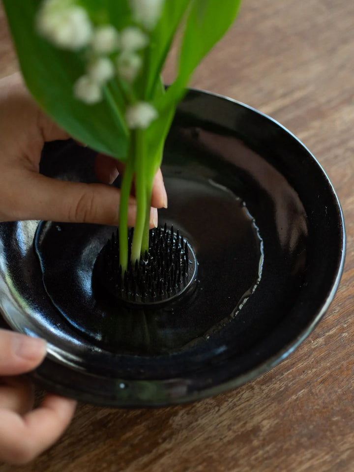 Black Kenzan Round (Spiky Frog) - Medium