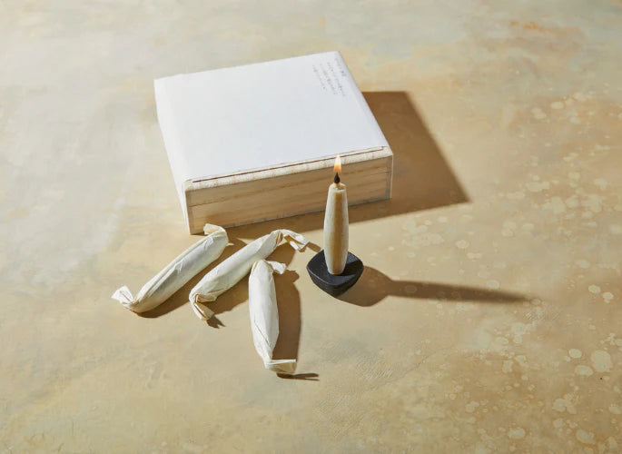 Daiyo Tohaku Sumac Candle & Koma Candle Stand Set