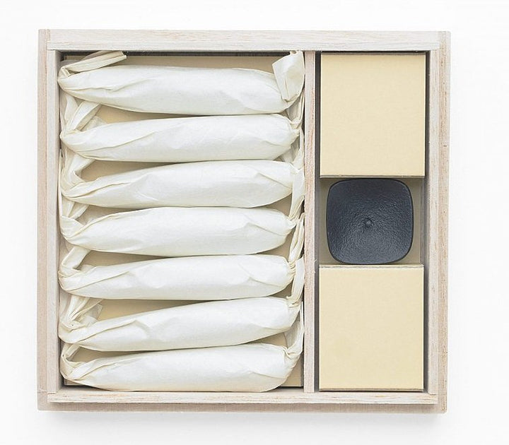 Daiyo Tohaku Sumac Candle & Koma Candle Stand Set